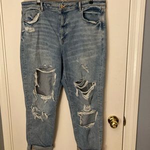 American Eagle Distressed Stretch Mom Jeans 👖